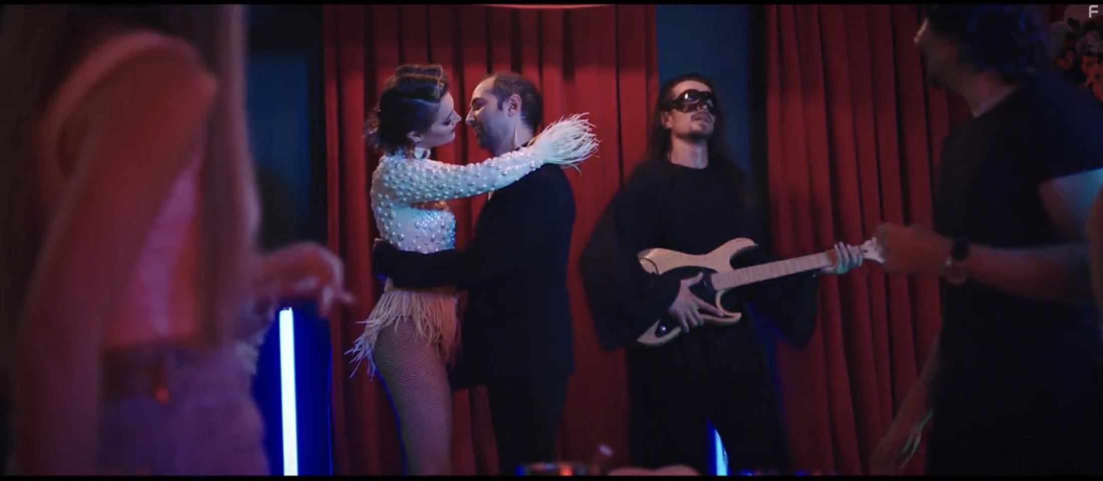 Deniz Isin and Sarp Bozkurt in Bizden Olur Mu (2022)