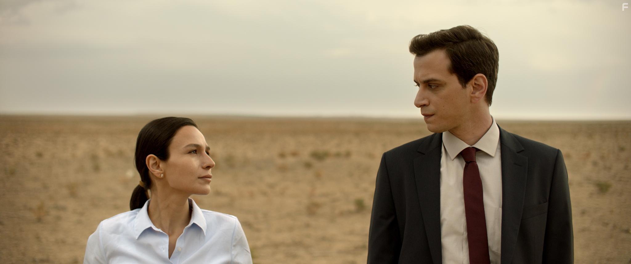 Selin Yeninci and Selahattin Pasali in Kurak Gnler (2022)