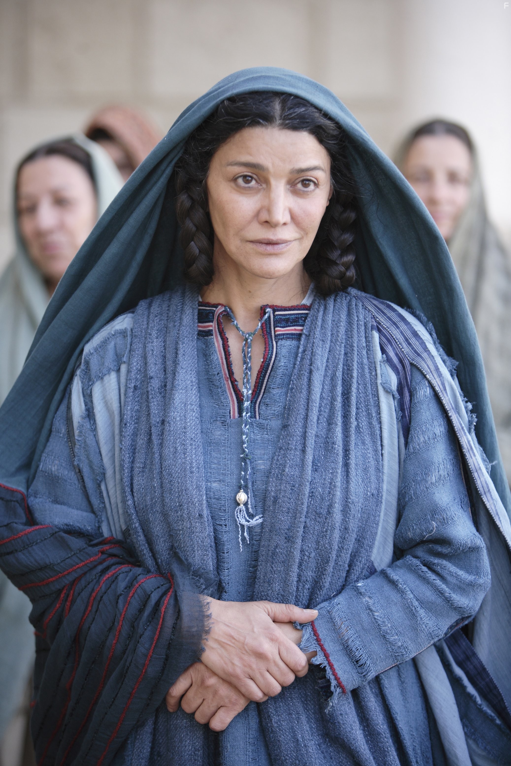 Shohreh Aghdashloo in Божественное рождение (2006)