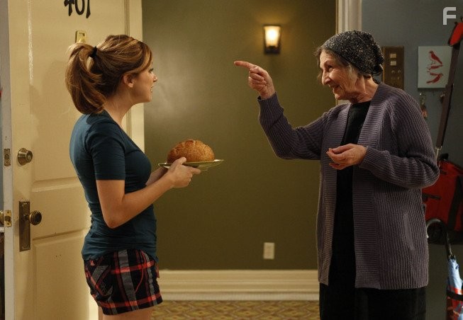 Lorna Raver and Aya Cash in Светофор (2011)