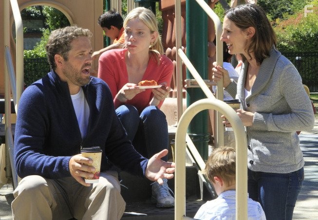 David Denman and Riki Lindhome in Светофор (2011)