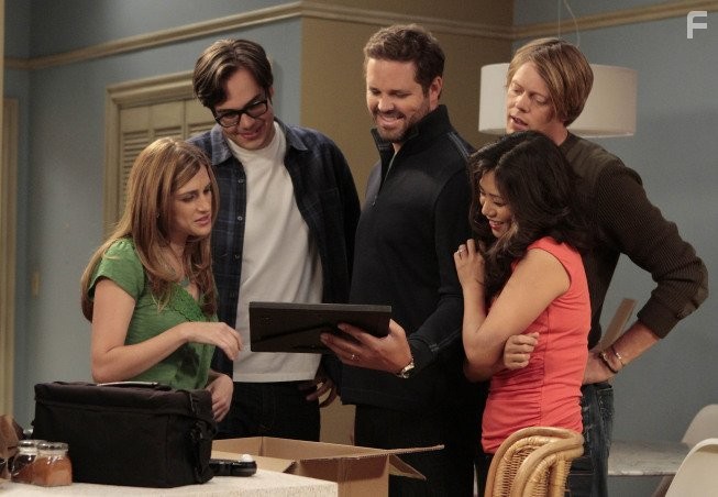 David Denman, Liza Lapira, Kris Marshall, Nelson Franklin, and Aya Cash in Светофор (2011)