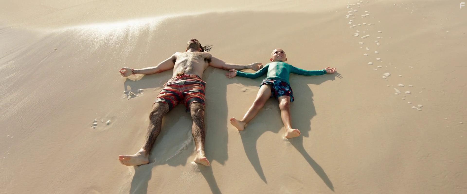 Pablo Cruz and Santiago Beltrn in La Nave (2022)