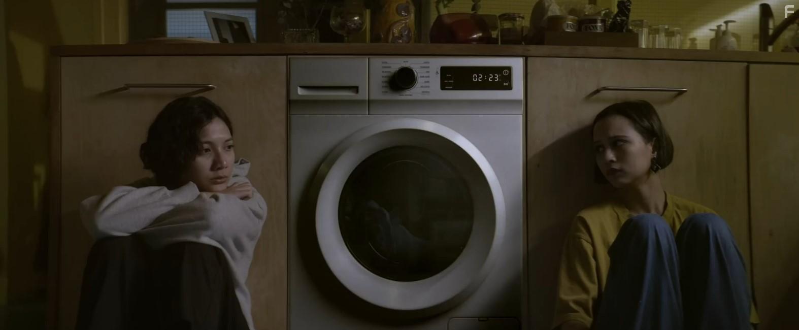 Sheila Dara Aisha and Lutesha in Jalan yang Jauh, Jangan Lupa Pulang (2023)