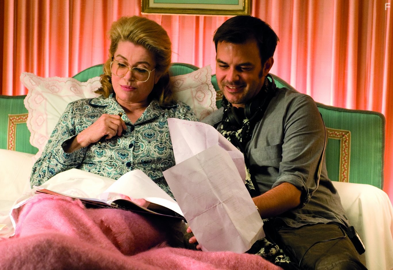 Catherine Deneuve and Fran?ois Ozon in Отчаянная домохозяйка (2010)