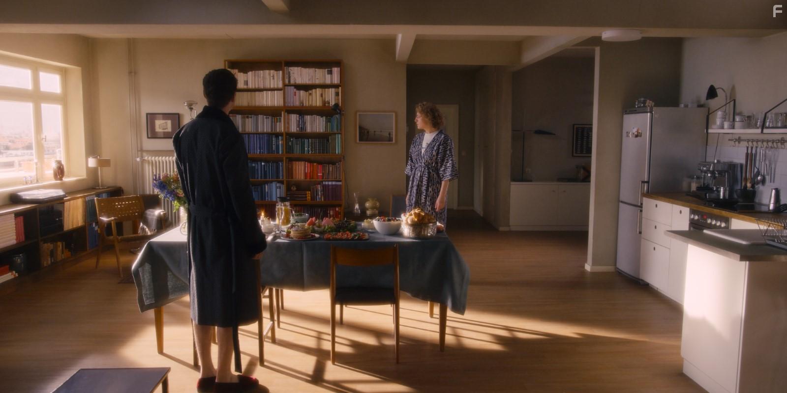 Maren Eggert and Dan Stevens in Ich bin dein Mensch (2021)