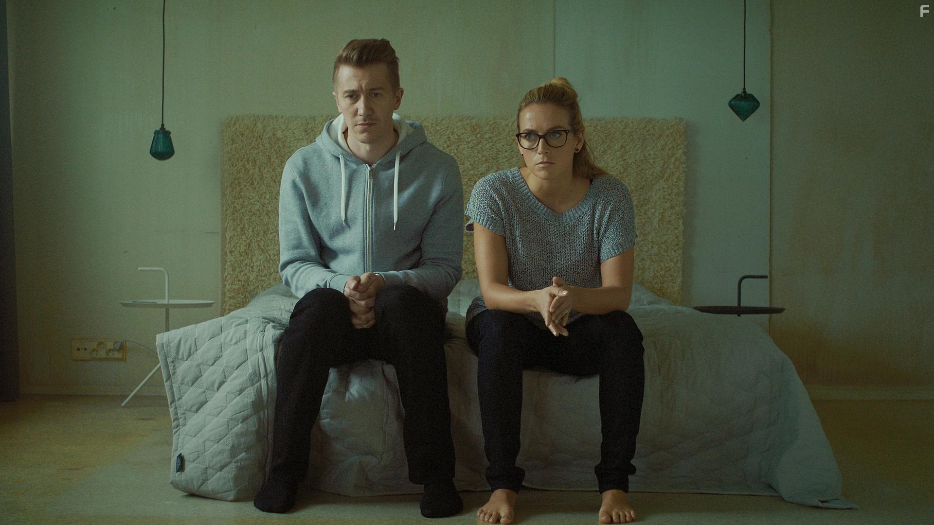 Iina Kuustonen and Jussi Vatanen in Downshiftaajat (2015)