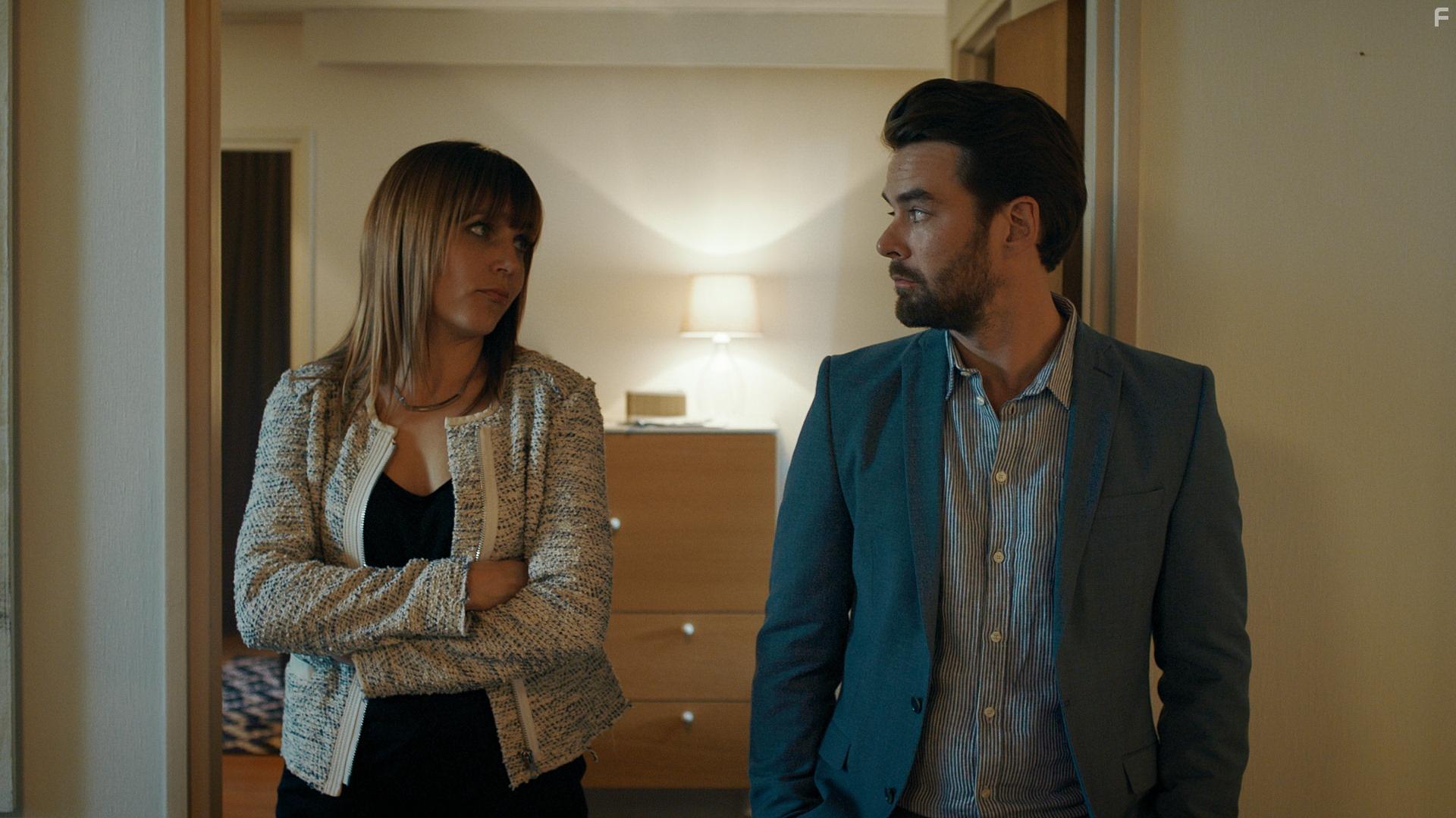 Mikko Leppilampi and Niina Lahtinen in Downshiftaajat (2015)