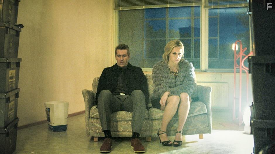 Iina Kuustonen and Jussi Vatanen in Downshiftaajat (2015)