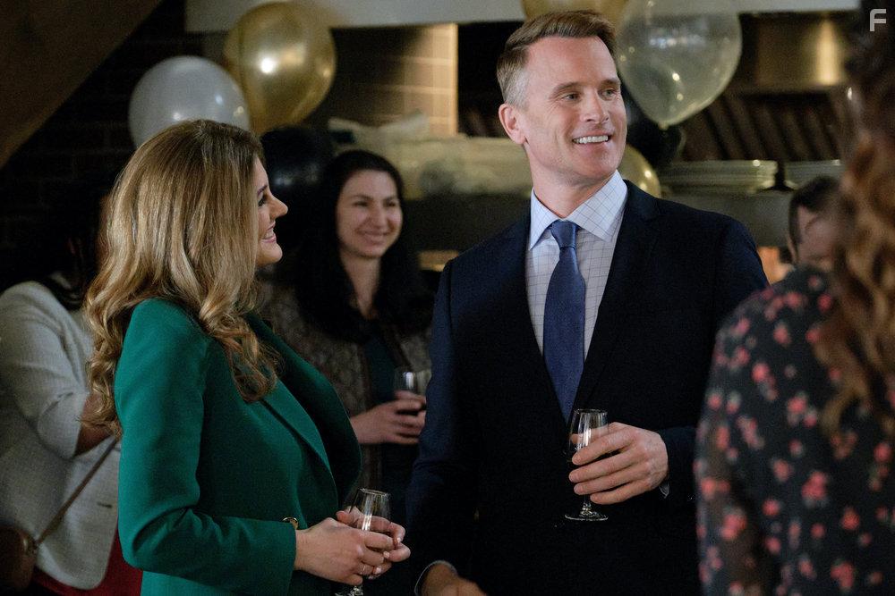 Gabriel Hogan and Julia Benson in Carrot Cake Murder: A Hannah Swensen Mysteries (2023)