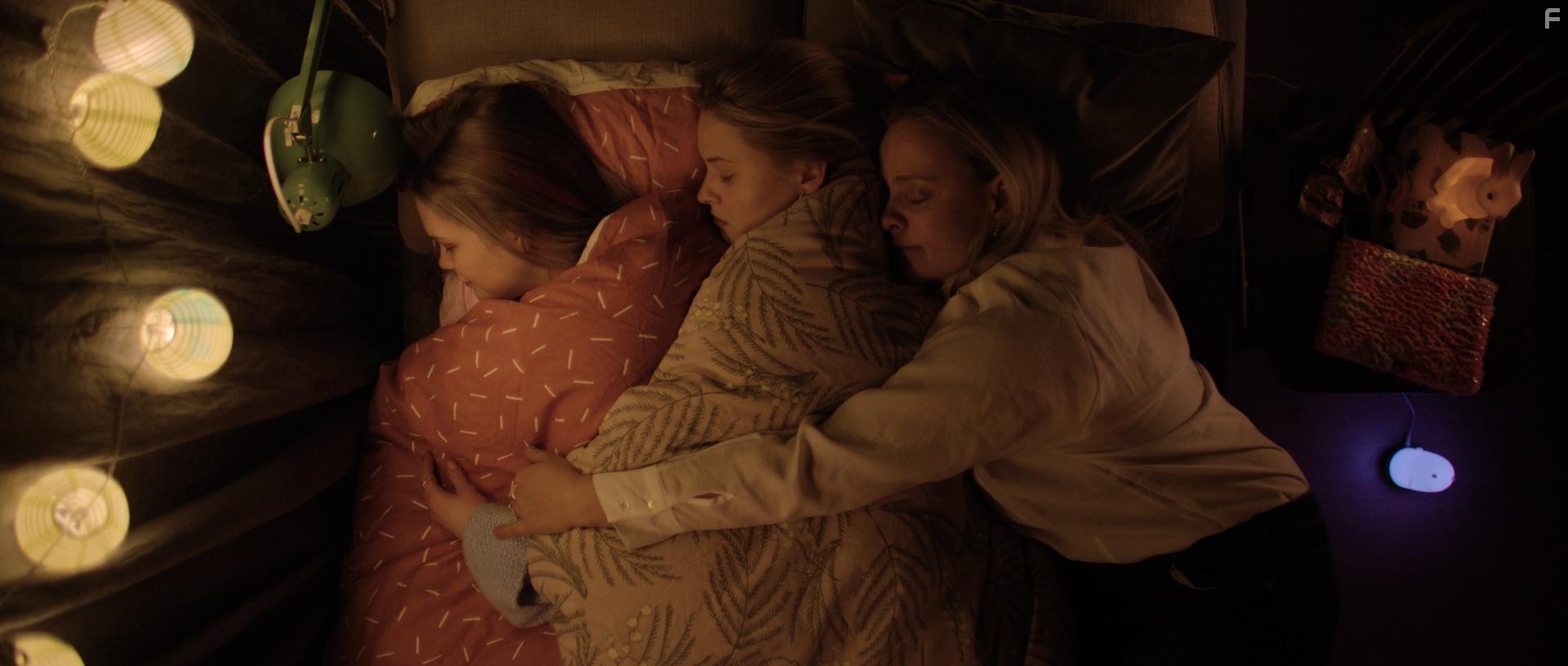 Henriette Steenstrup, Vivild Falk Berg, and Ebba Jacobsen berg in Prni (2021)