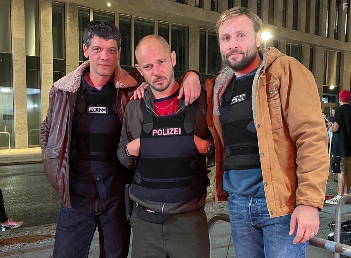 Max Riemelt, Antonio Wannek, and Carlo Ljubek in Schlafende Hunde (2023)