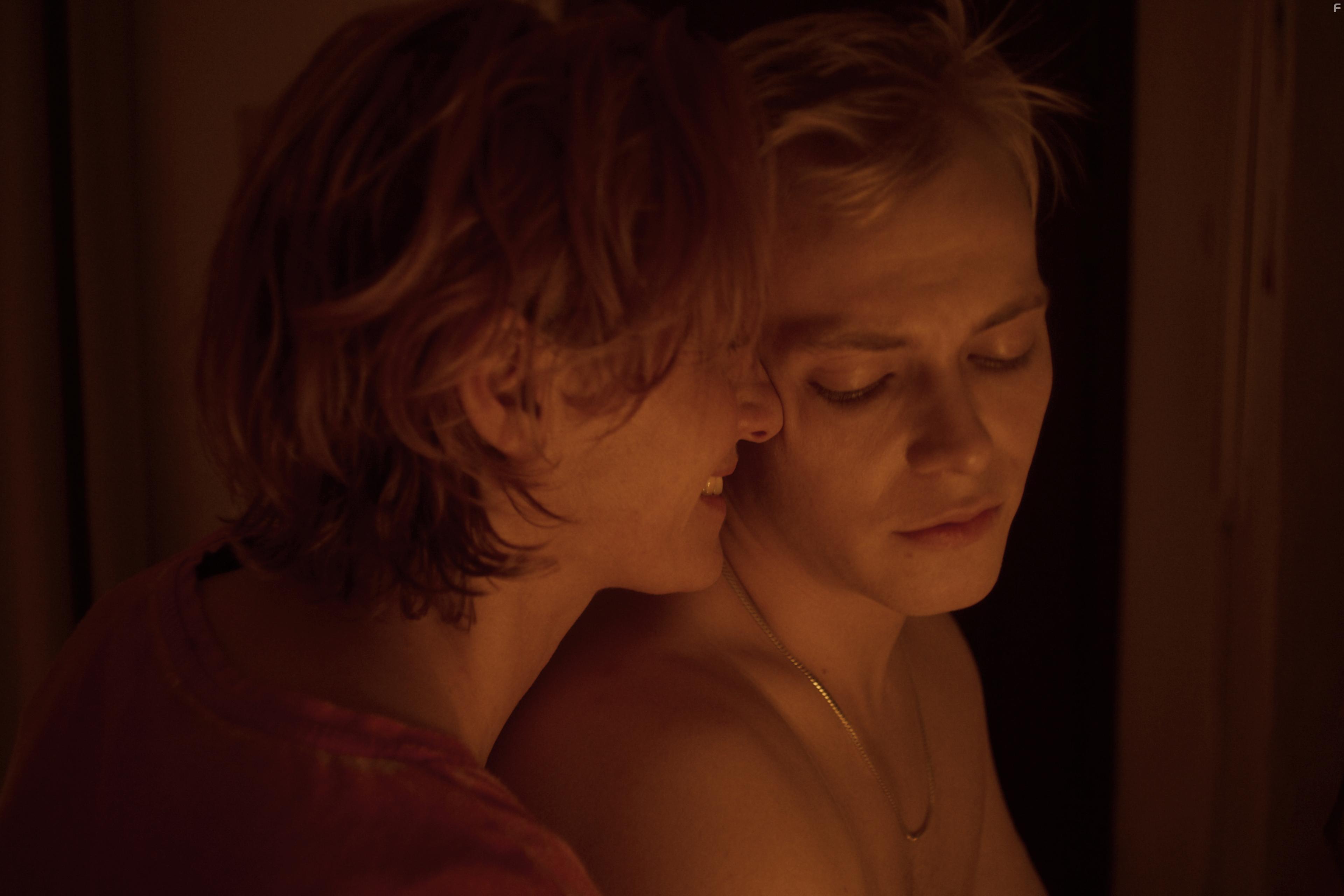 Julius Nitschkoff and Lana Cooper in Bulldog (2022)