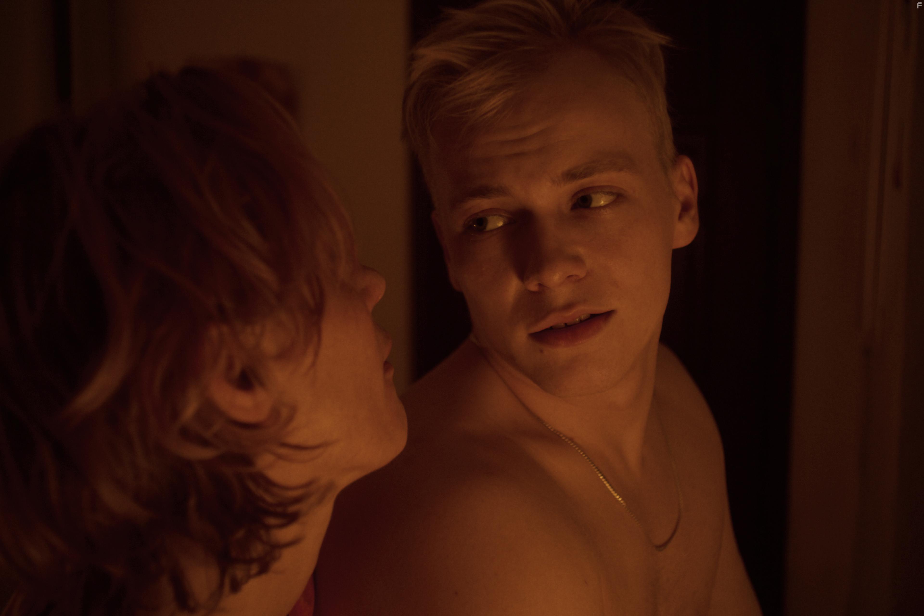 Julius Nitschkoff and Lana Cooper in Bulldog (2022)