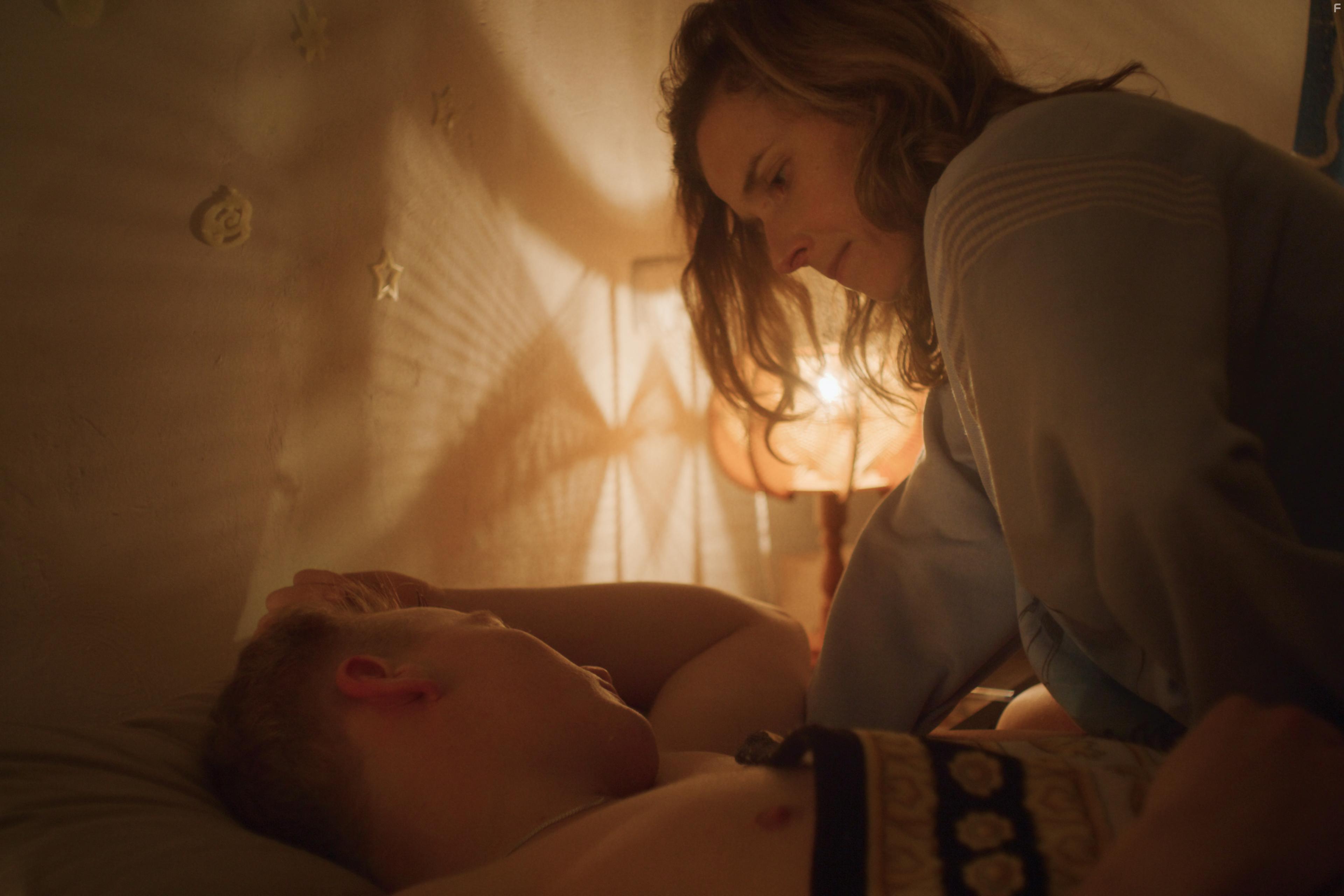 Karin Hanczewski and Julius Nitschkoff in Bulldog (2022)