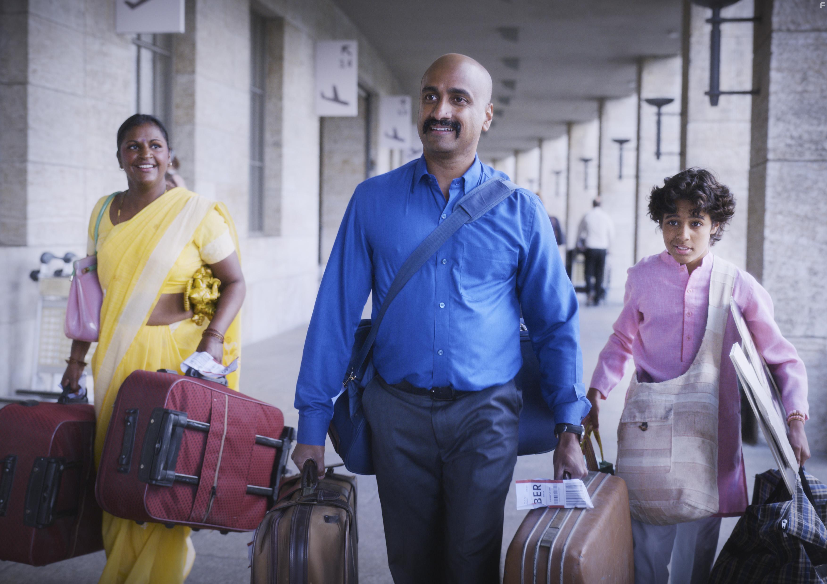 Shan Robitzky, Murali Perumal, and Sushila Sara Mai in Trume sind wie wilde Tiger (2021)