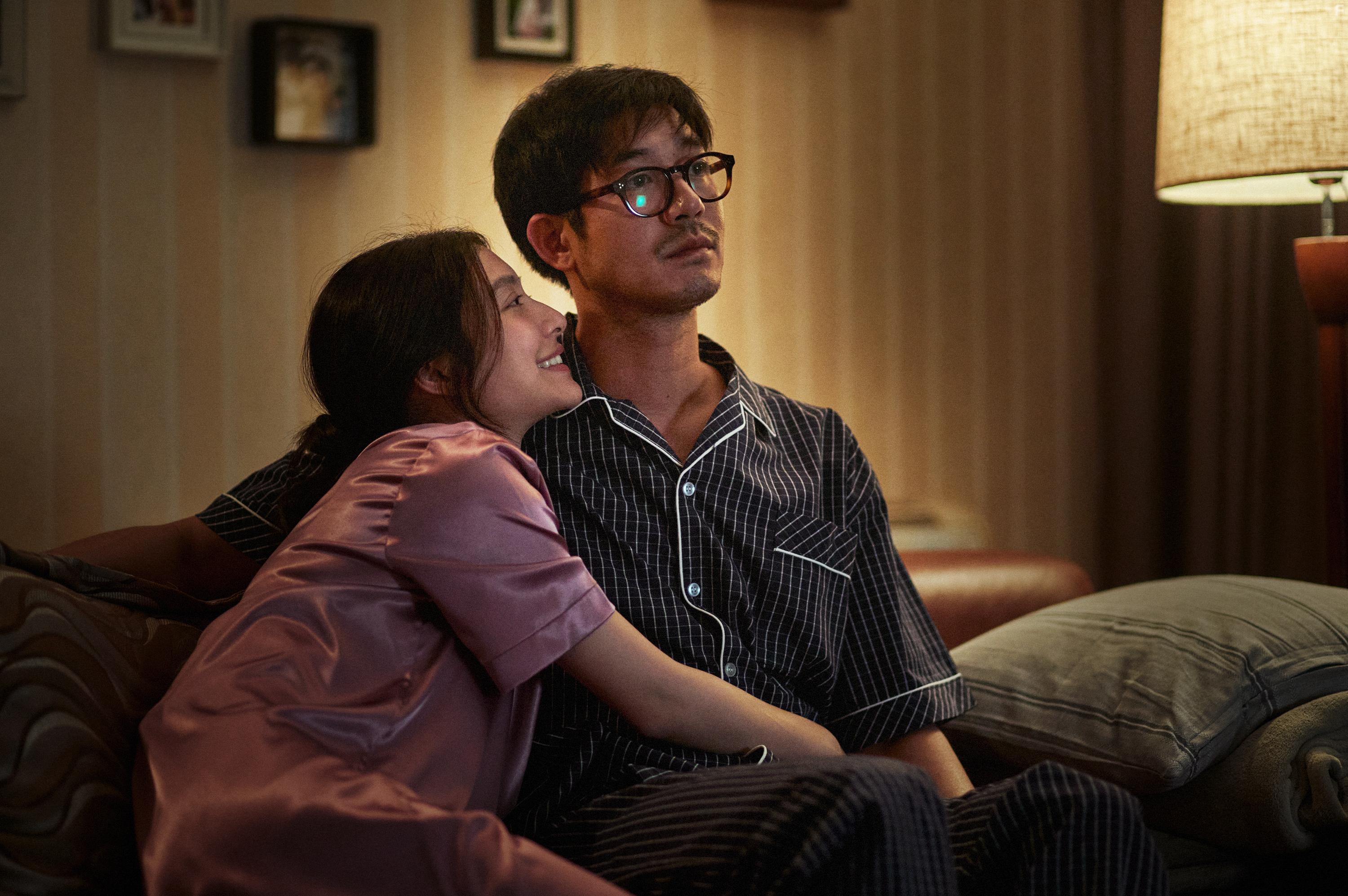 Sukollawat Kanarot and Nittha Jirayungyurn in Home for Rent (2023)