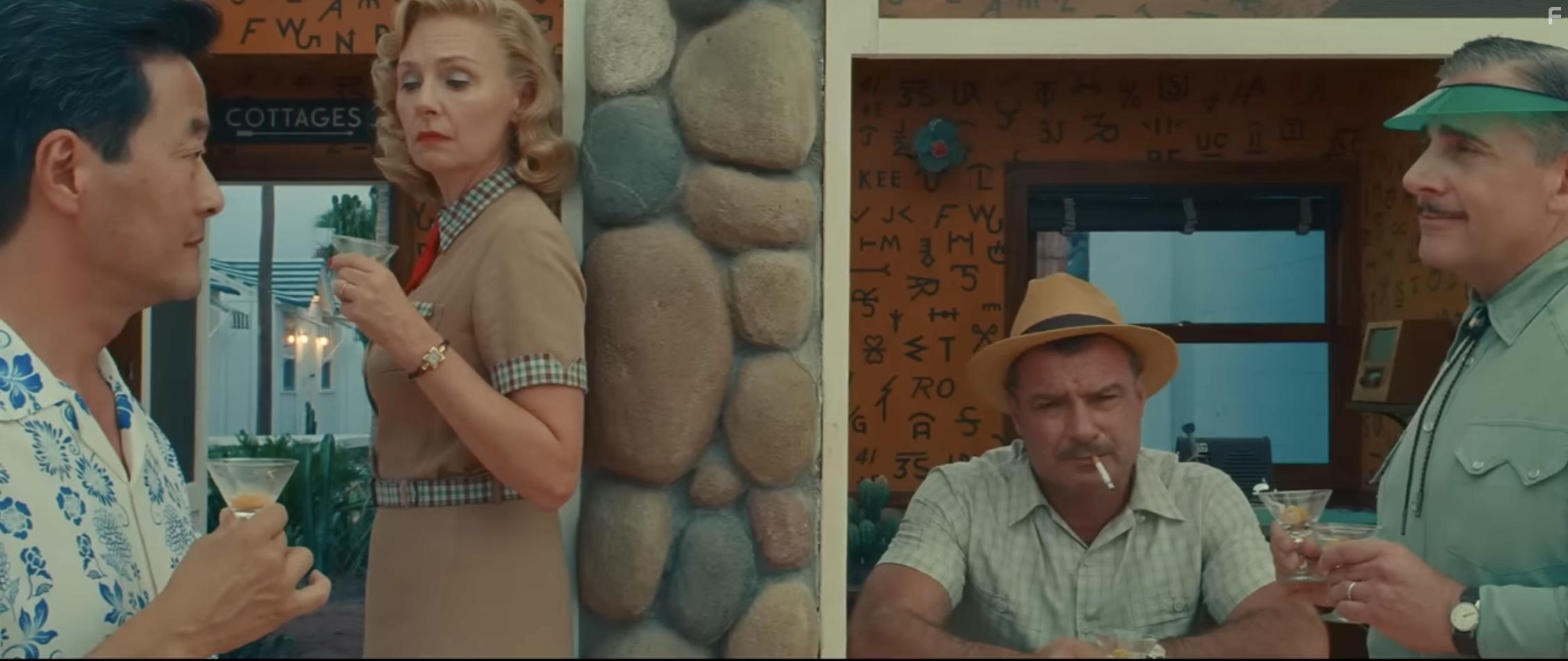 Liev Schreiber, Steve Carell, Hope Davis, and Steve Park in Asteroid City (2023)