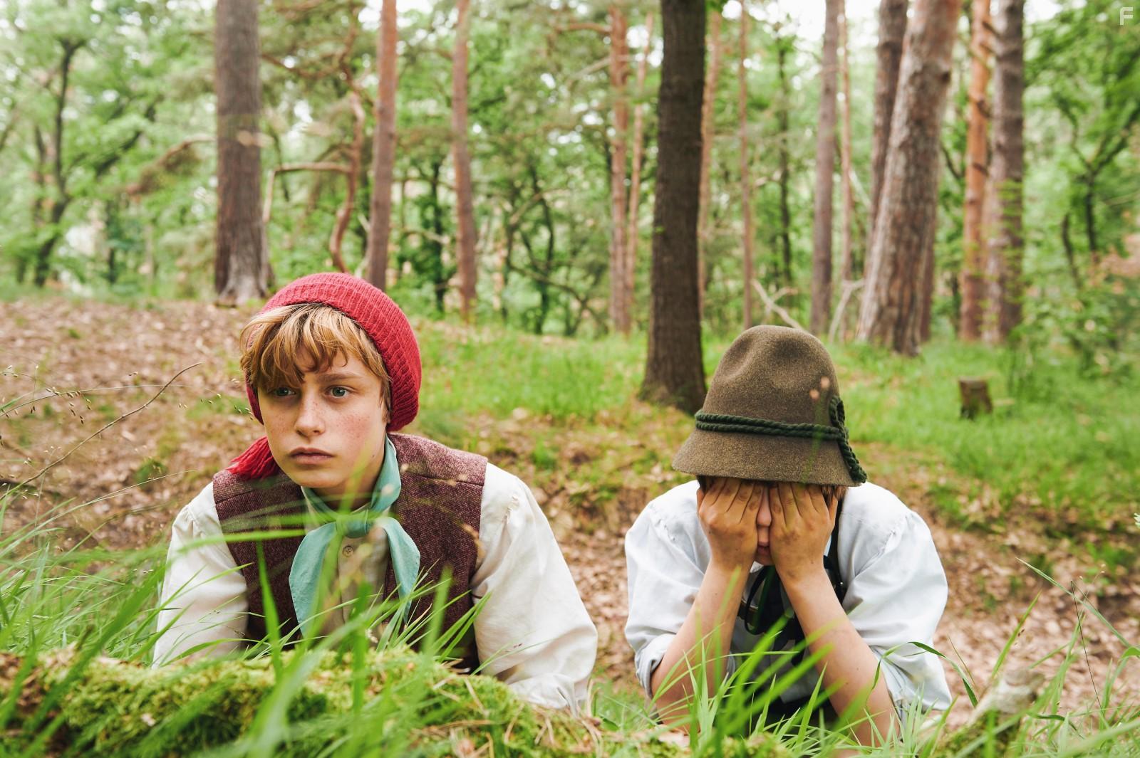 Benedikt Jenke and Hans Marquardt in Der Ruber Hotzenplotz (2022)