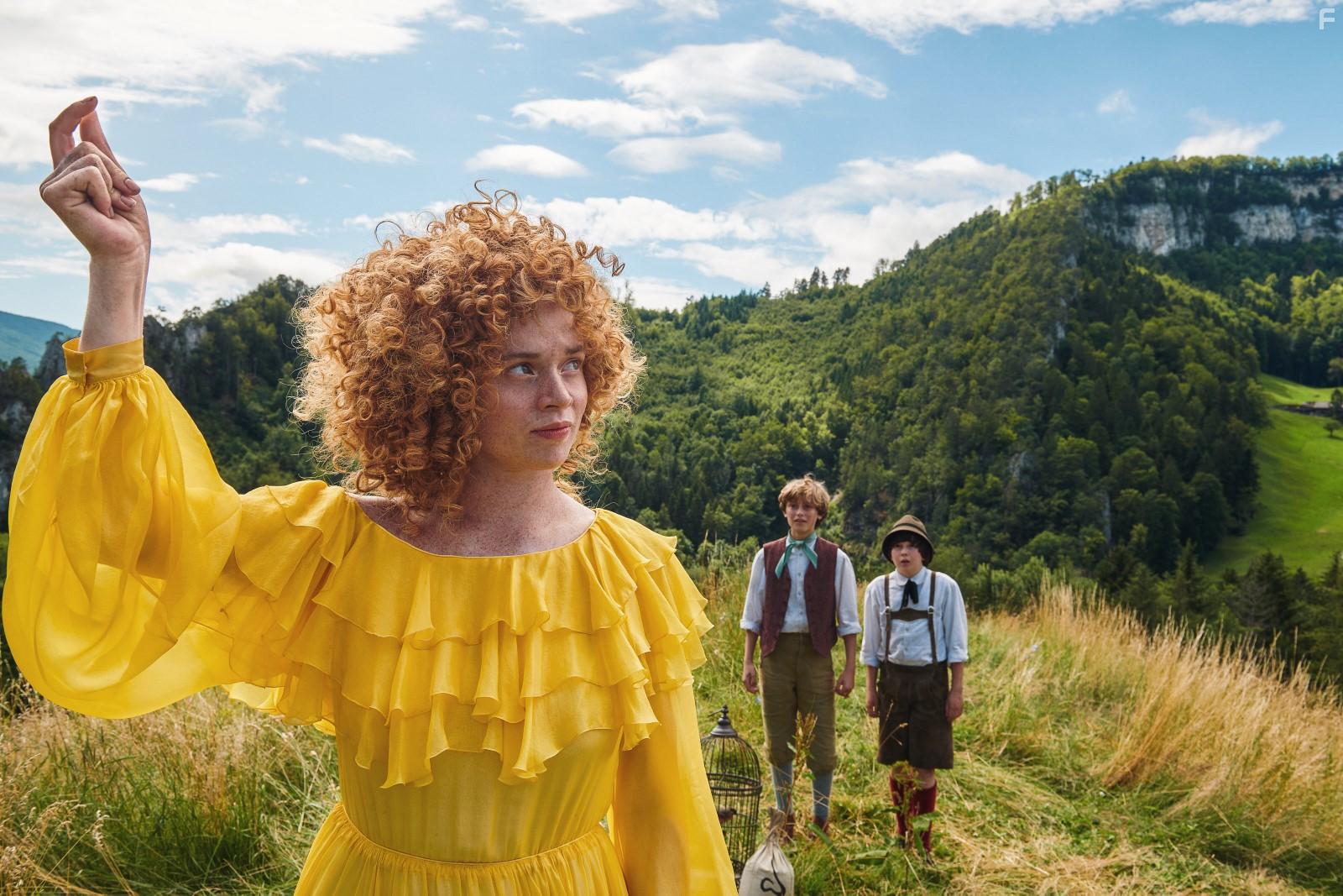 Benedikt Jenke, Hans Marquardt, and Luna Wedler in Der Ruber Hotzenplotz (2022)