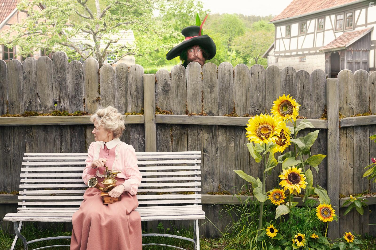 Hedi Kriegeskotte and Nicholas Ofczarek in Der Ruber Hotzenplotz (2022)