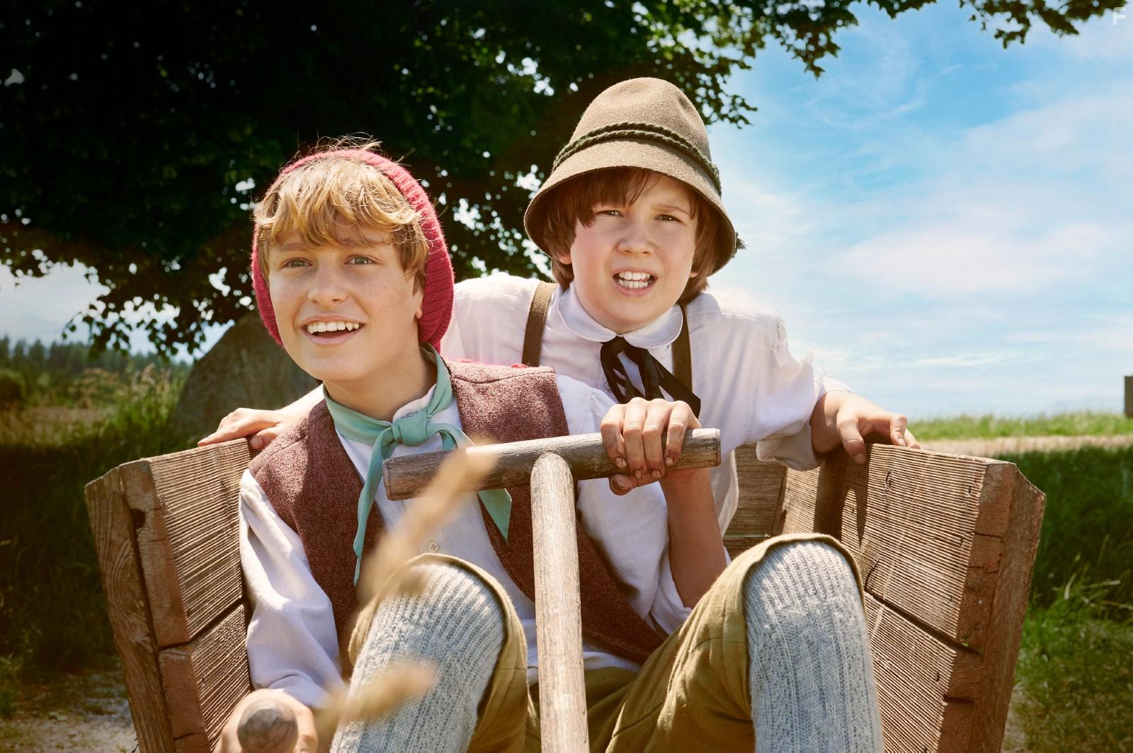 Benedikt Jenke and Hans Marquardt in Der Ruber Hotzenplotz (2022)