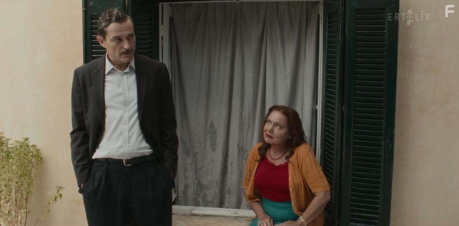 Yorgos Karamihos and Maria Kavoyianni in Mia nyhta tou Avgoustou (2022)