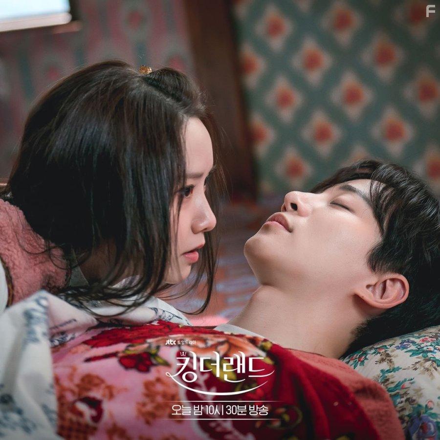 Im Yoon-ah and Jun-Ho Lee in King the Land (2023)