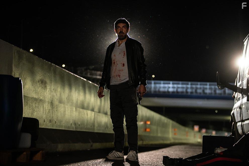 Pierfrancesco Favino in L'ultima notte di Amore (2023)