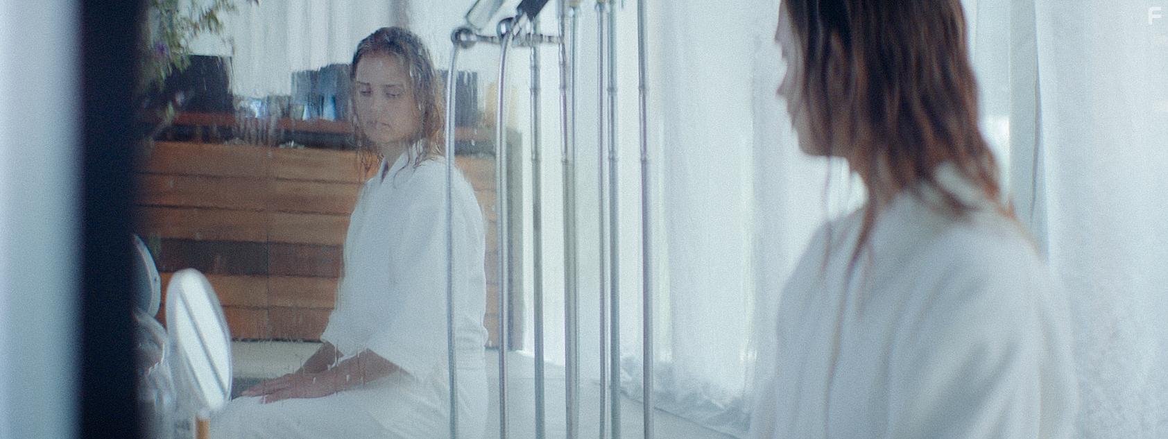 Anah Hoeneisen in Lo invisible (2021)