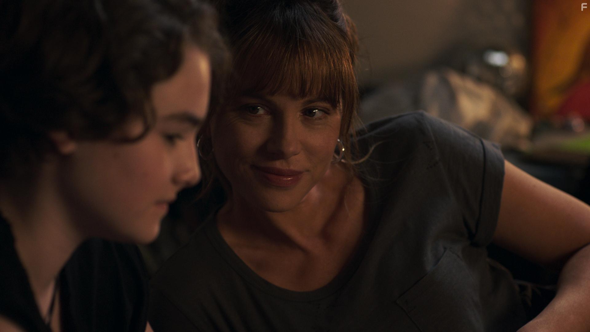 Kate Beckinsale and Christopher Convery in Prisoner's Daughter (2022)