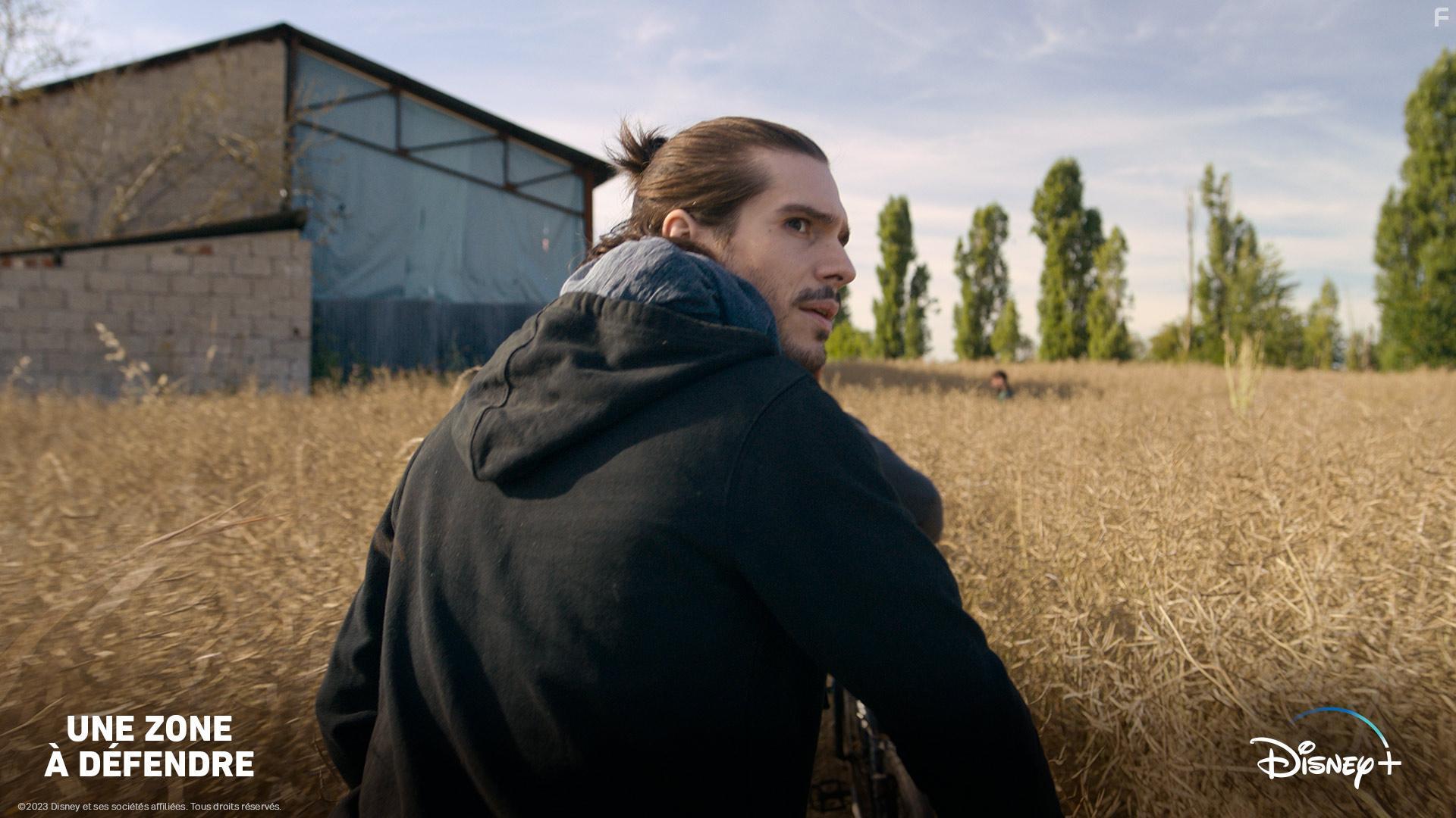 Franois Civil in Une zone  dfendre (2023)