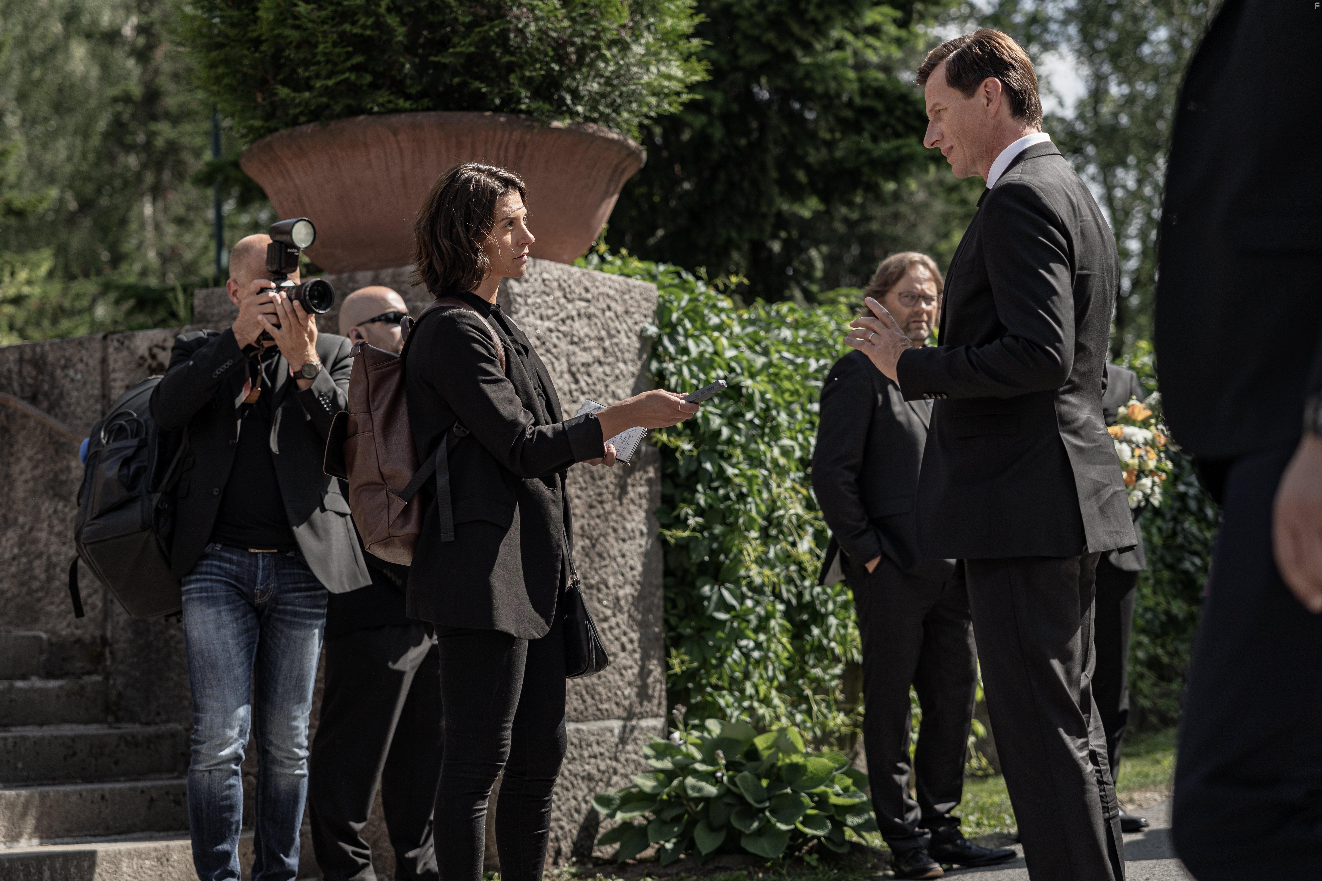 Kreeta Salminen and Tobias Zilliacus in Kansan vihollinen (2022)