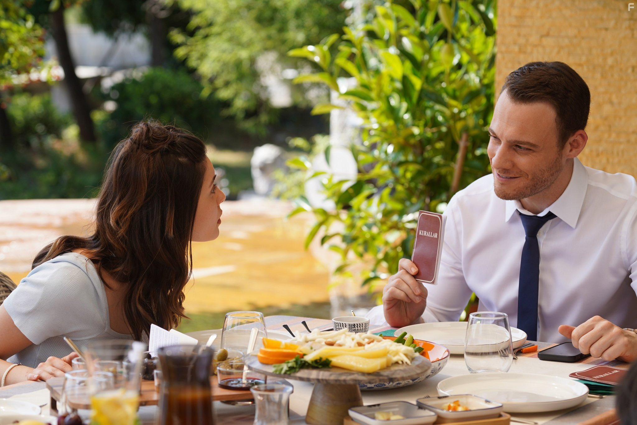 Lara Aslan and Kerem Brsin in Ya ok Seversen (2023)