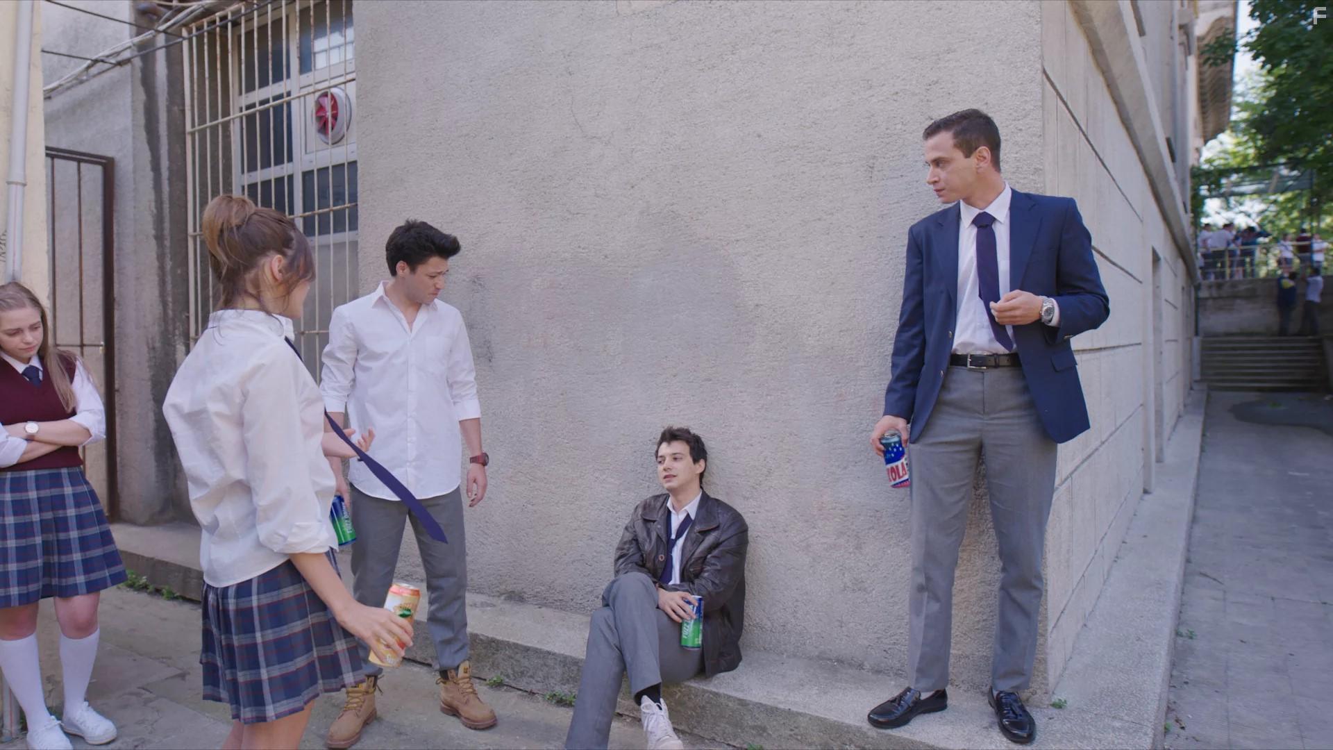 Mert Yazicioglu, Alina Boz, Kubilay Aka, Selahattin Pasali, and Ipek Filiz Yazici in Ak 101 (2020)