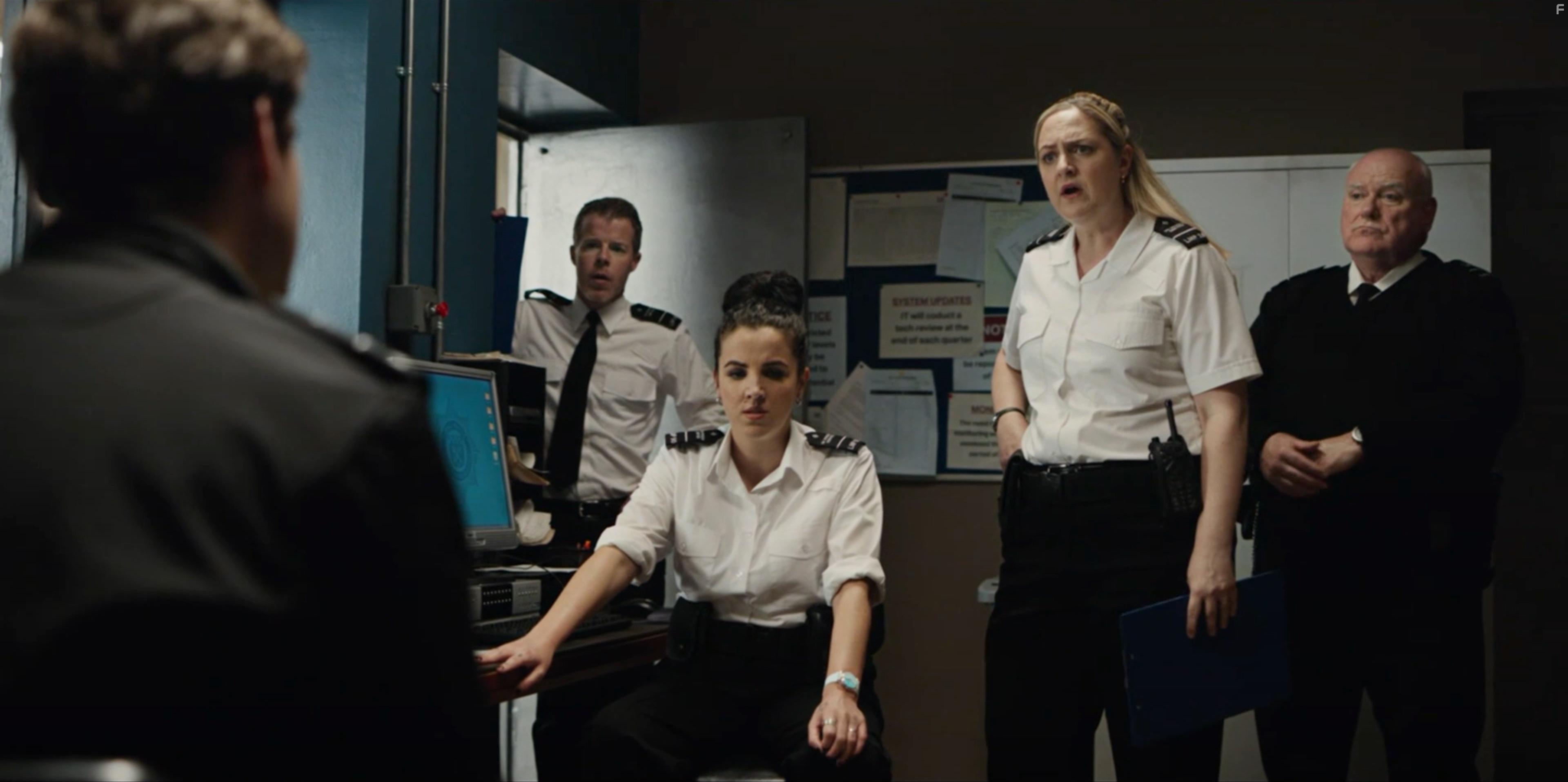 Ron Donachie, Stephen Wight, Laura Checkley, Jamie-Lee O'Donnell, and Joe Bannister in Screw (2022)