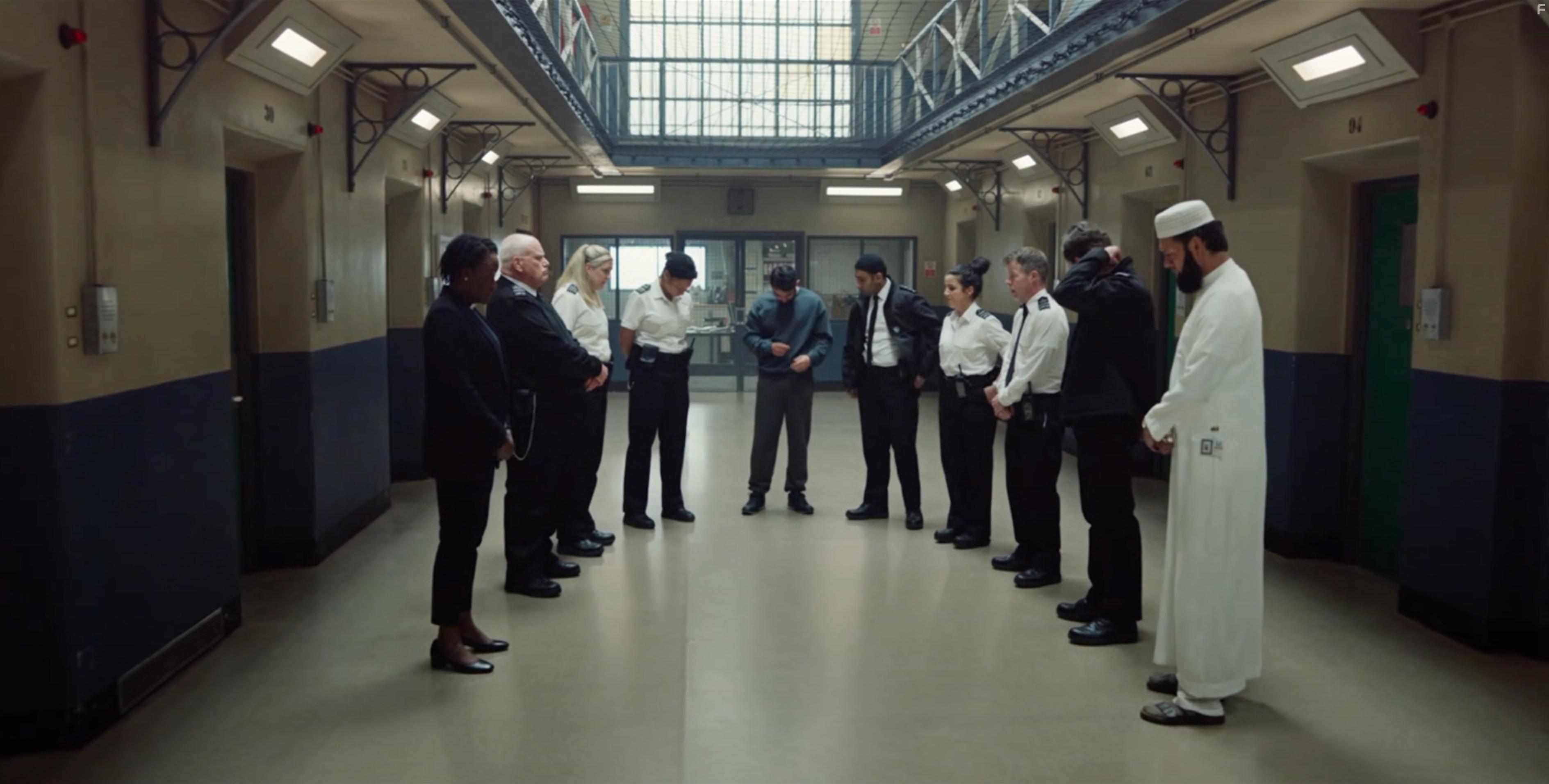 Nina Sosanya, Jack McMullen, Stephen Wight, Laura Checkley, Faraz Ayub, and Jamie-Lee O'Donnell in Screw (2022)