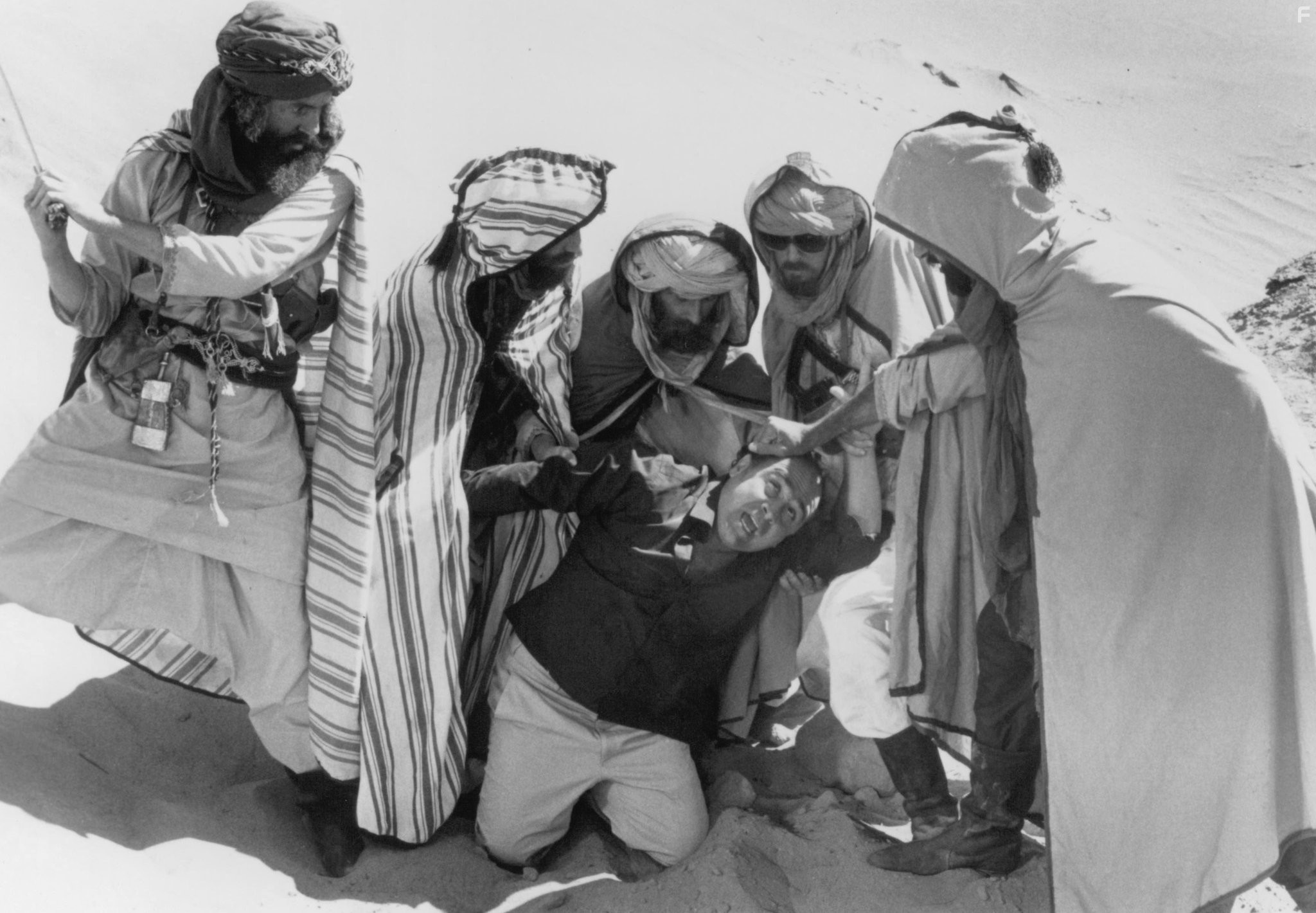 Danny DeVito in Жемчужина Нила (1985)