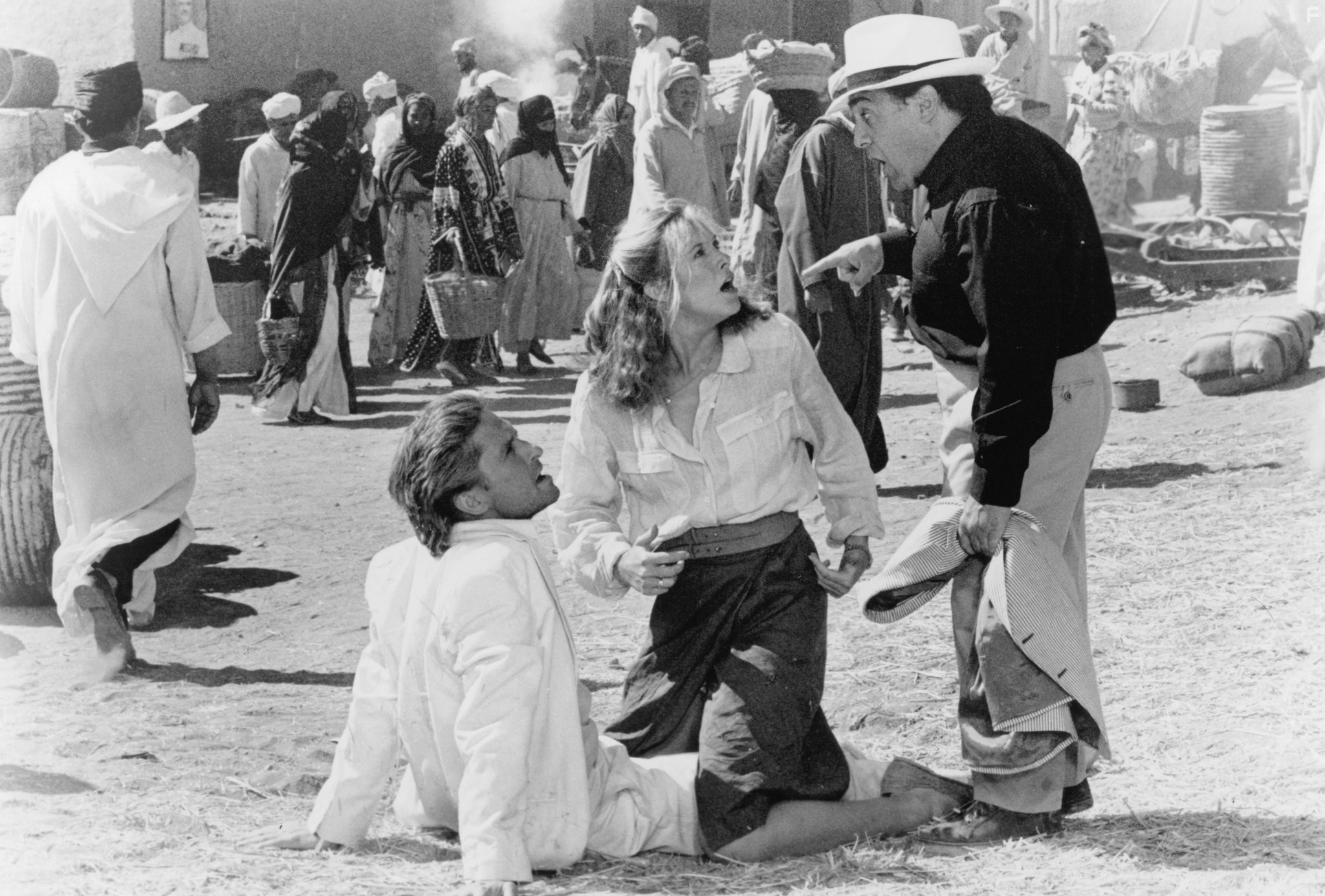 Michael Douglas, Danny DeVito, and Kathleen Turner in Жемчужина Нила (1985)