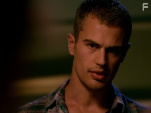 Theo James in Бедлам (2011)