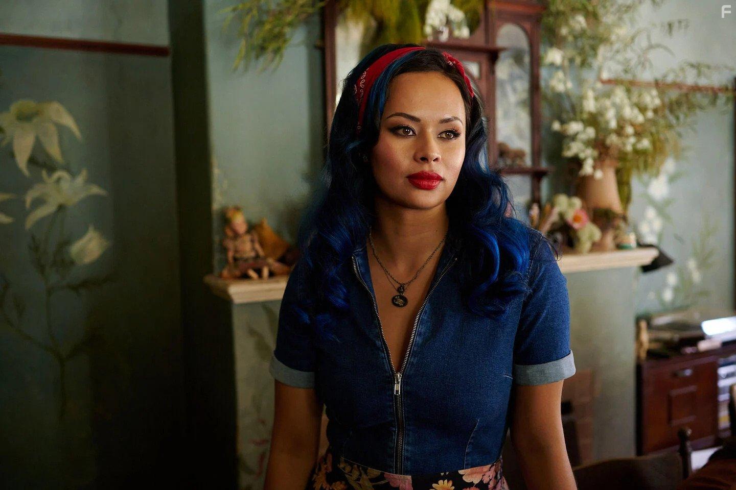 Frankie Adams in The Lost Flowers of Alice Hart (2023)