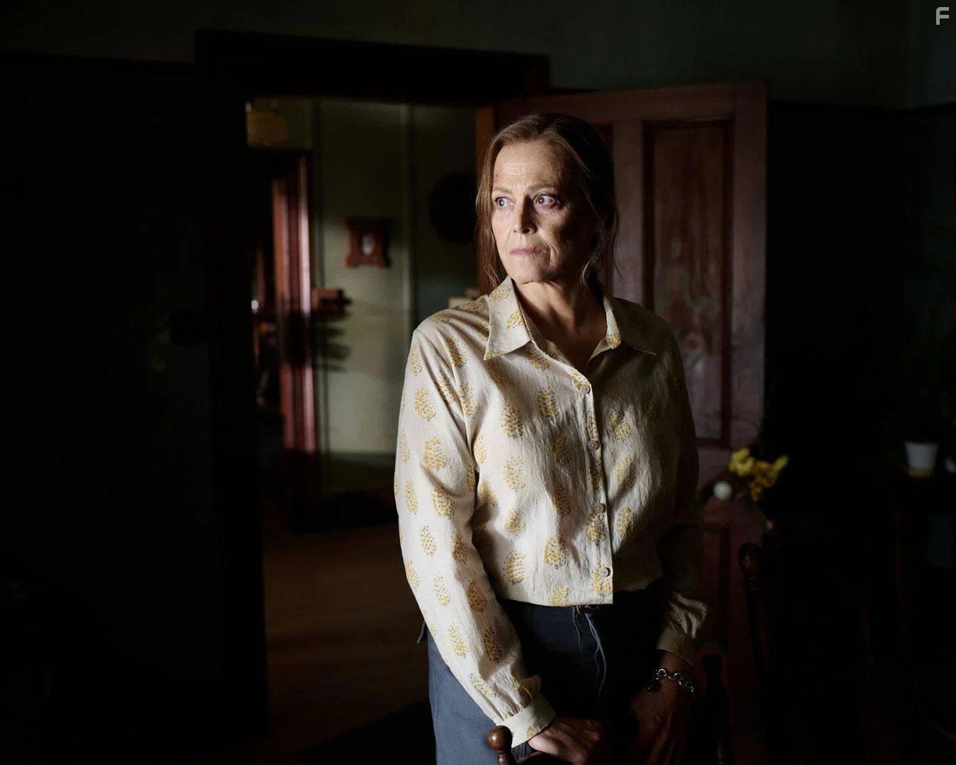 Sigourney Weaver in The Lost Flowers of Alice Hart (2023)