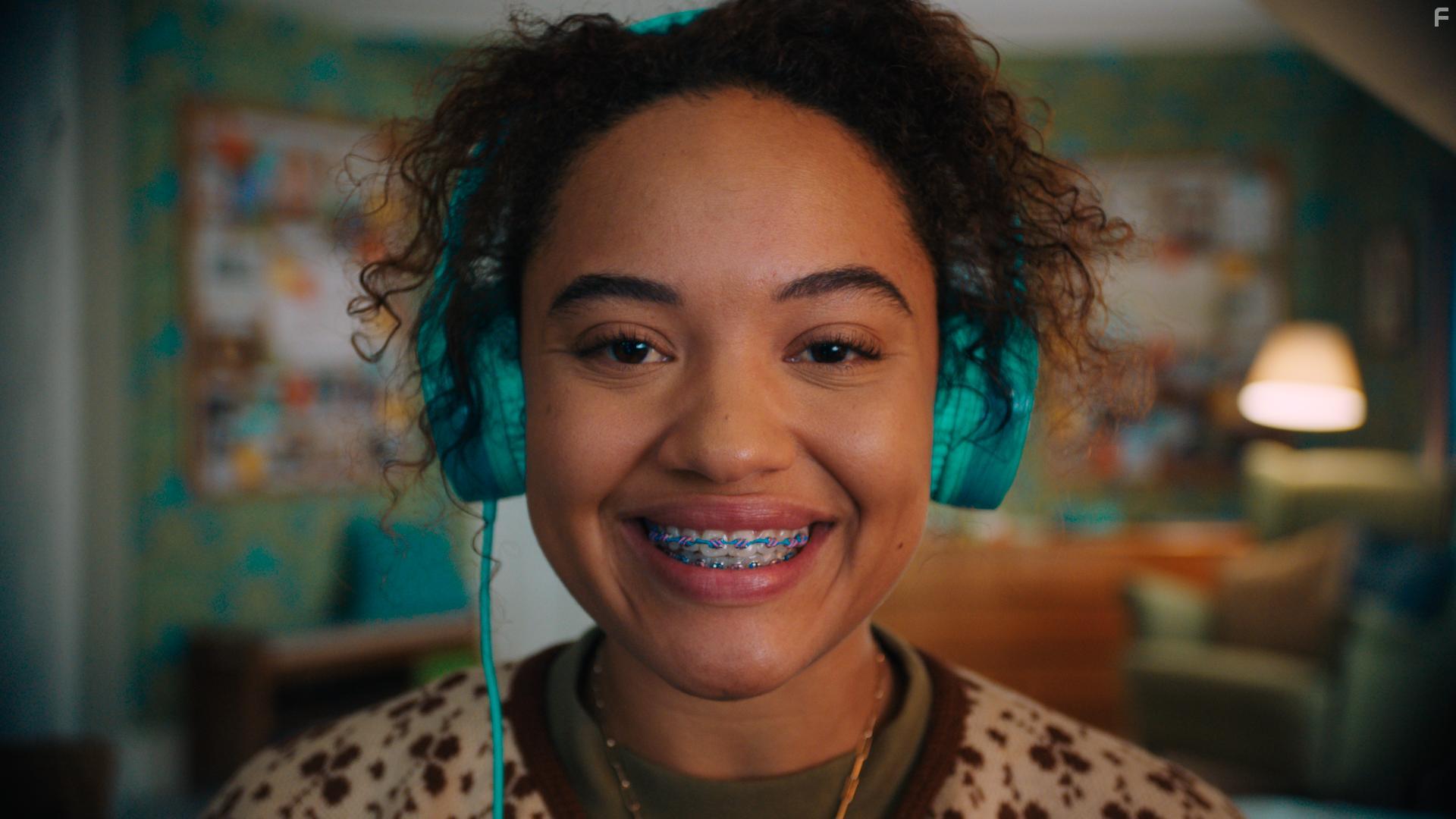 Susie Searches (2022)