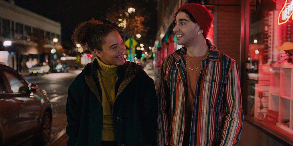 Alex Wolff and Kiersey Clemons in Susie Searches (2022)