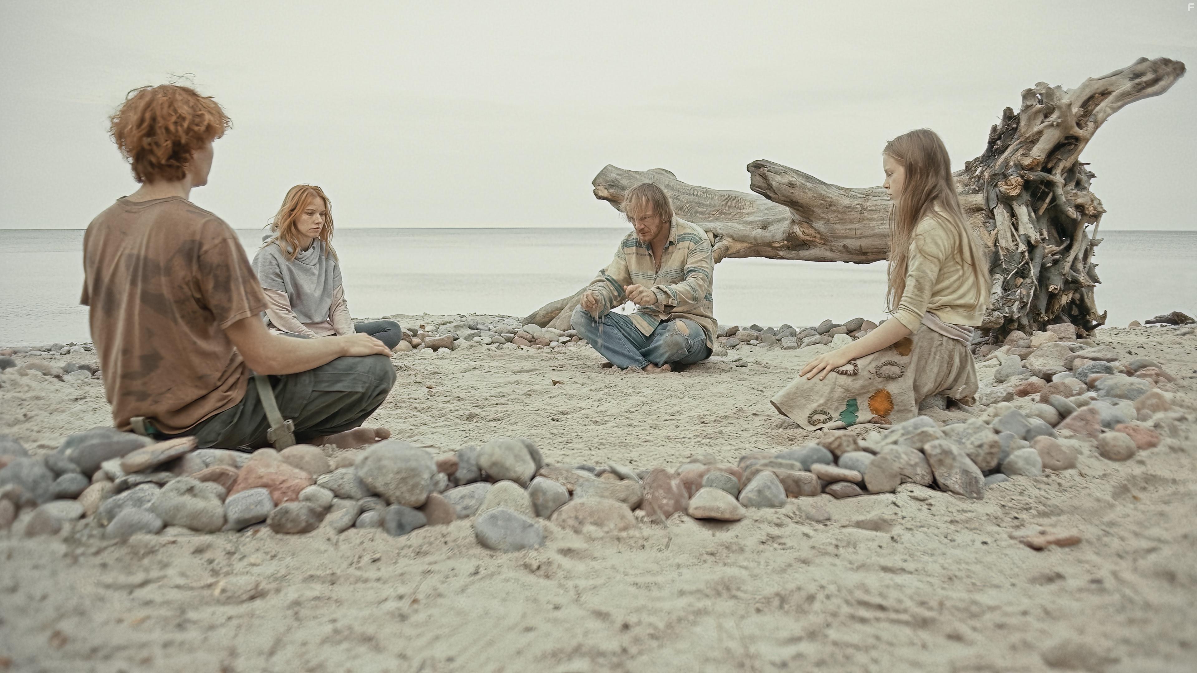 Adam Wojciechowski, Roma Gasiorowska, Eryk Lubos, and Antonina Litwiniak in Rj (2023)