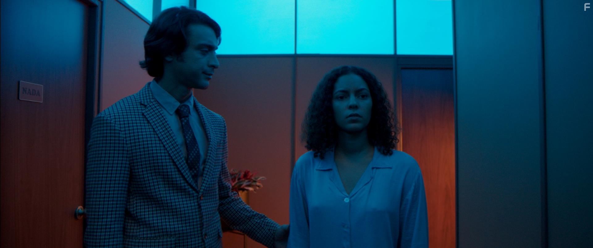 Josue Guerrero and Camila Santana in Sol en el Agua (2021)