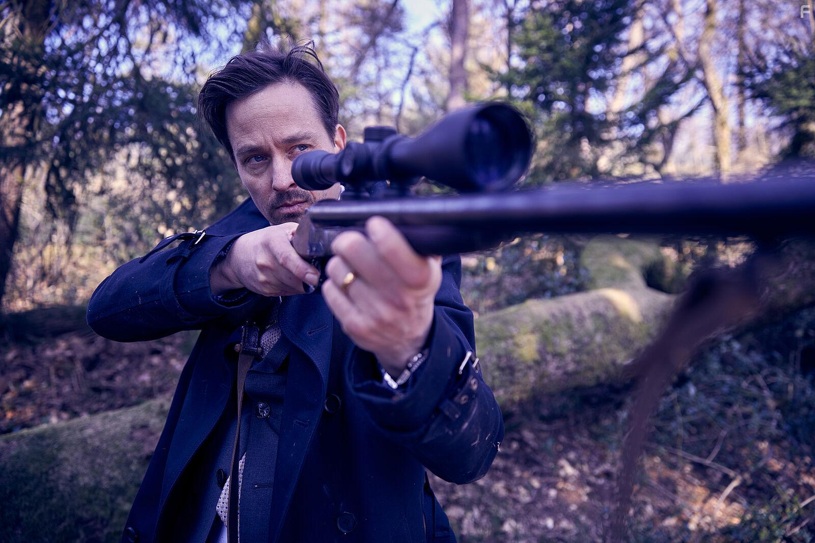 Tom Schilling in Der Pfau (2023)