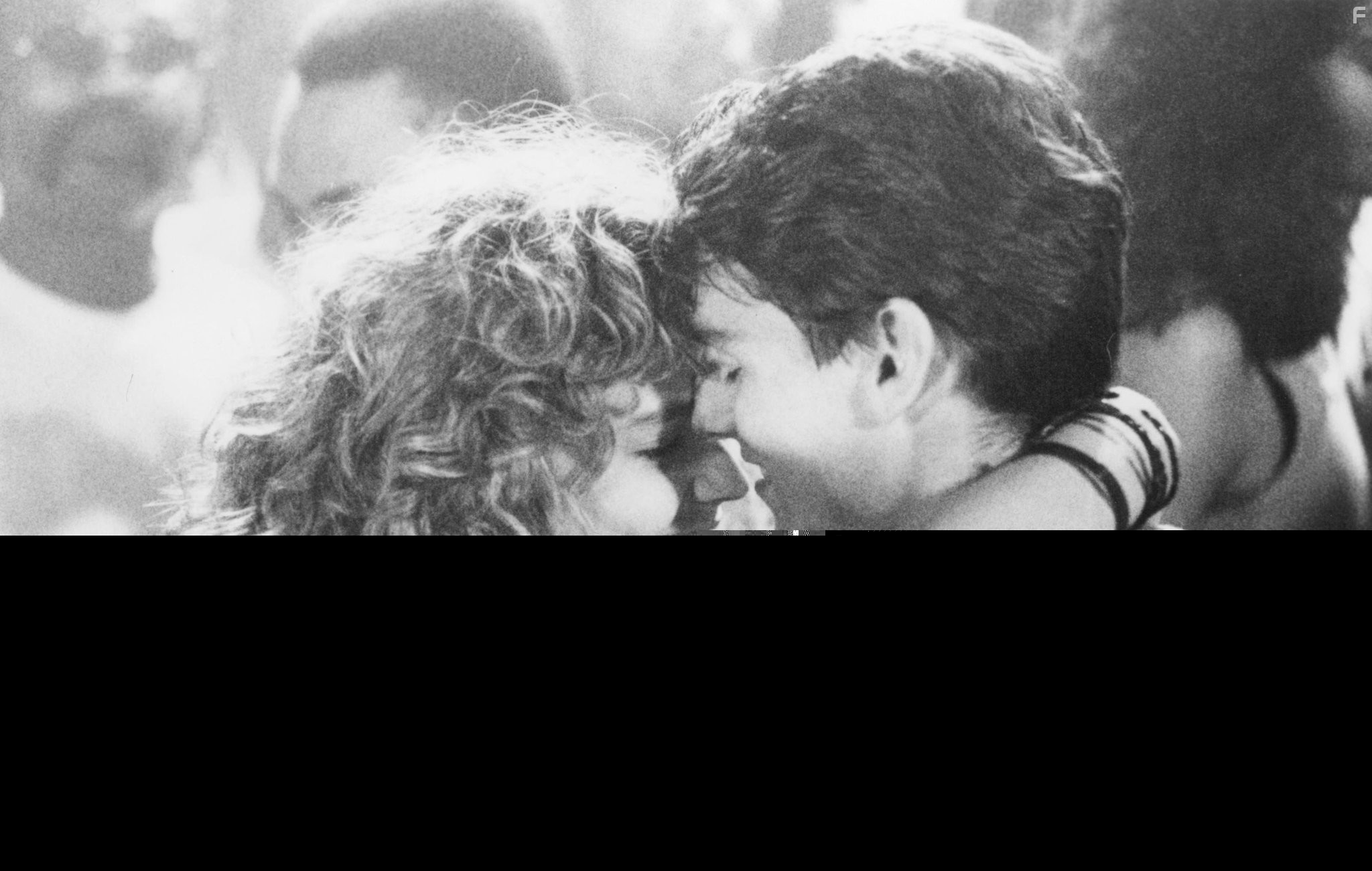 Tom Cruise and Elisabeth Shue in Коктейль (1988)