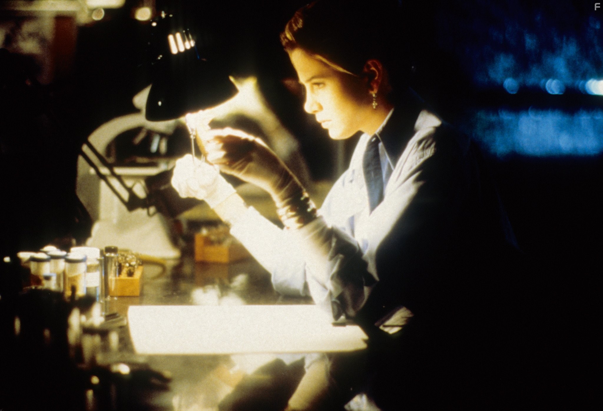 Mira Sorvino in Мутанты (1997)