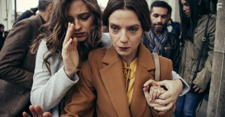 Ana Moreira and Oksana Tkach in Sombra (2021)